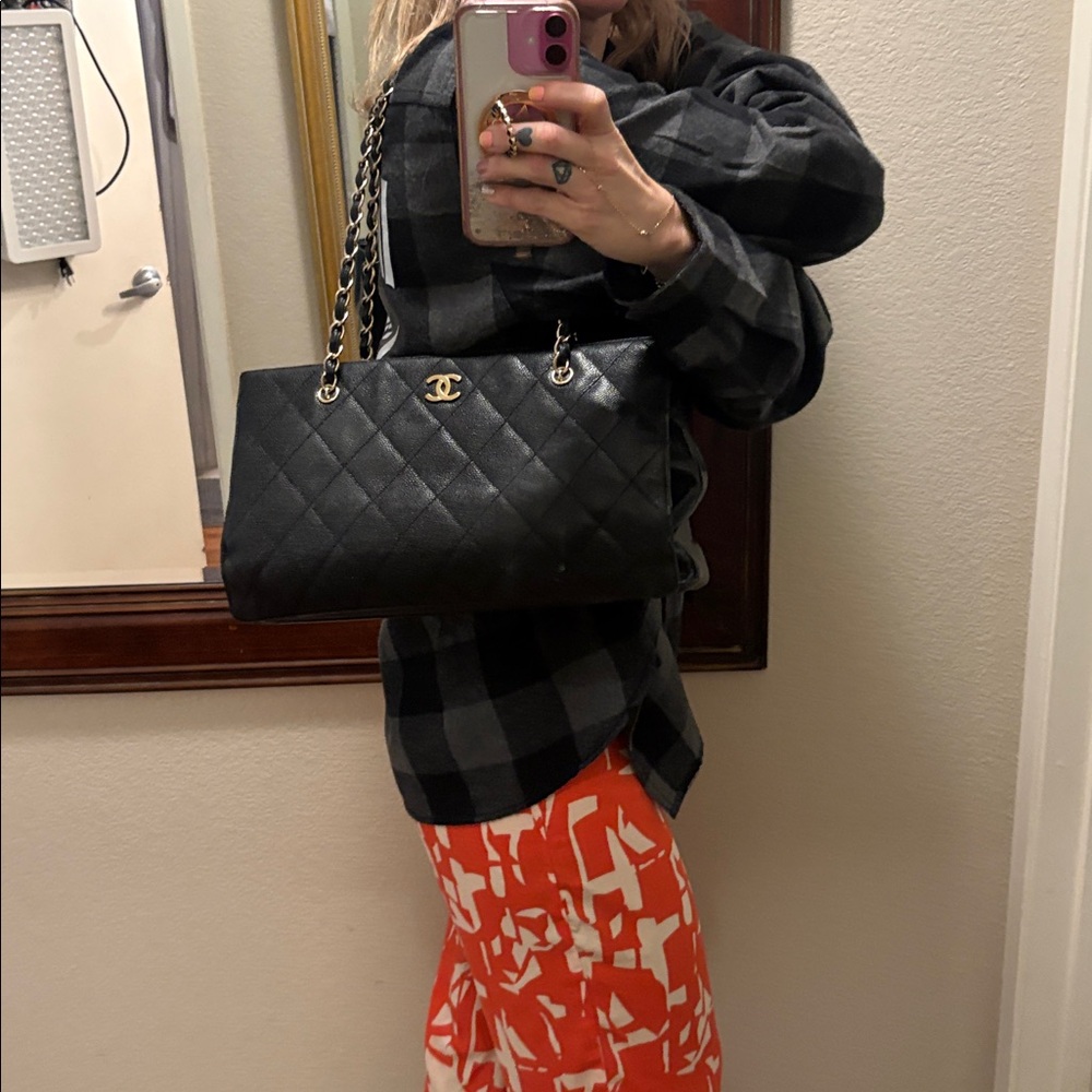 CHANEL Black Quilted Leather Shoulder Tote with Gold Chain - Picture 9 of 17